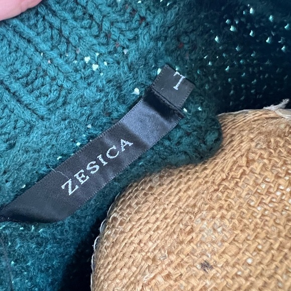 Emerald Green jewel tone Knit long sleeve Sweater size large with smocked neck - Picture 5 of 7